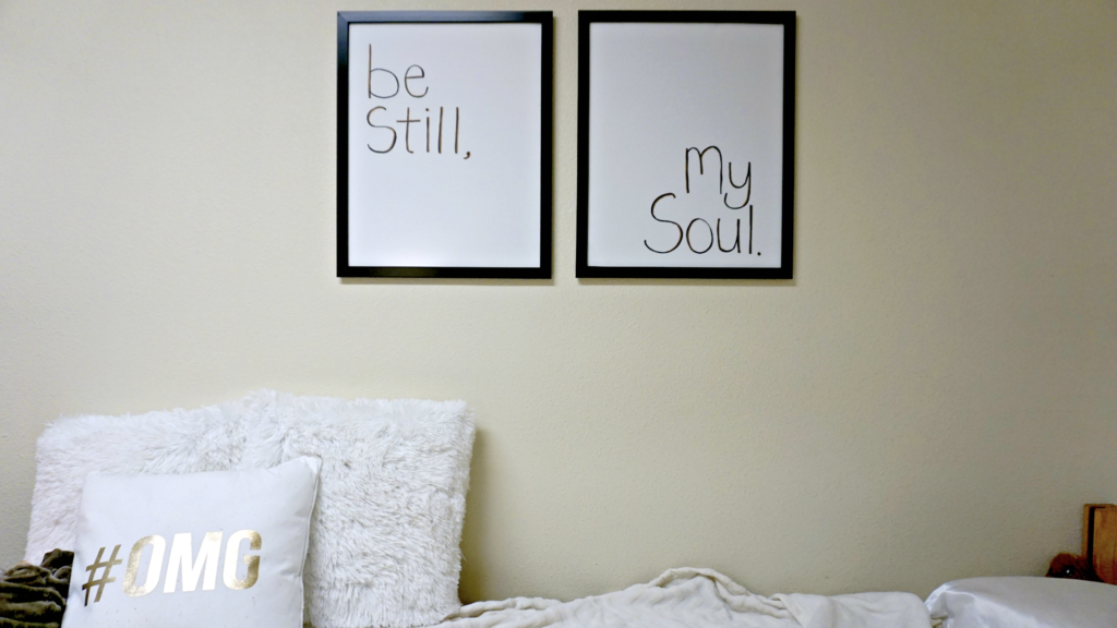 Dorm Room Tour - DIY Frames + Quote